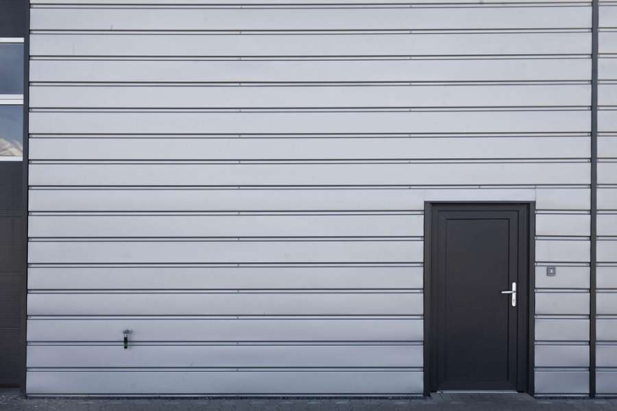 Wirtschaftlicher „Kassetten-Look“ für die Fassade, Mittelweg 9a, 25855 Haselund